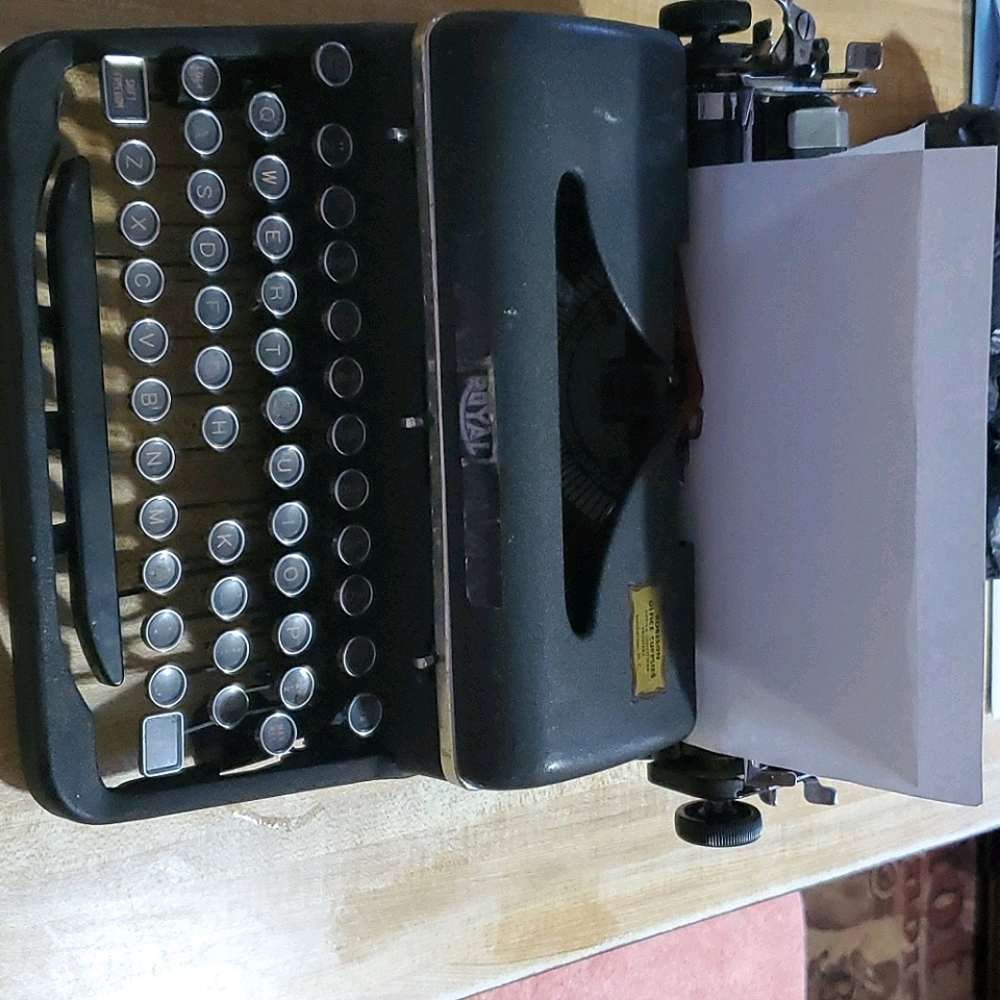 Typewriter (Antique)